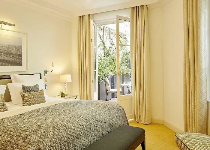 Hotel Le Burgundy Paris