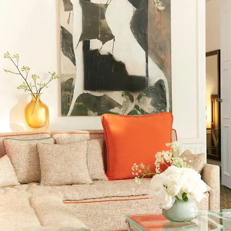 Hotel Le Burgundy Paris