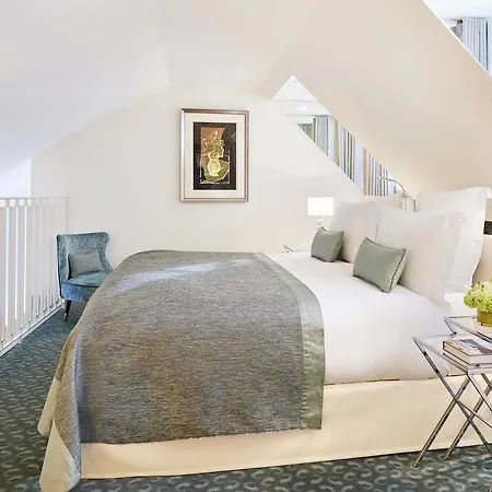 Hotel Le Burgundy Paris