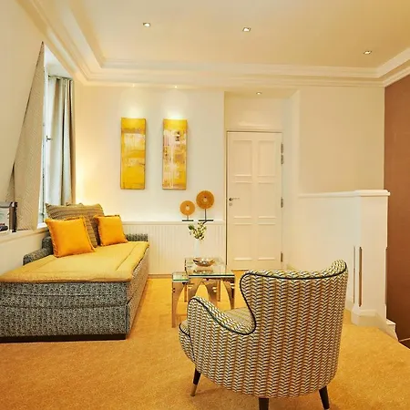 Hotel Le Burgundy Paris