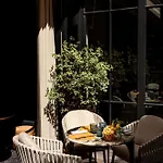 Le Burgundy Hotel