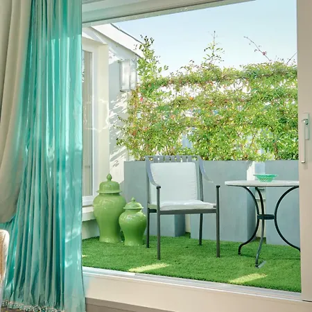 Hotel Le Burgundy Paris