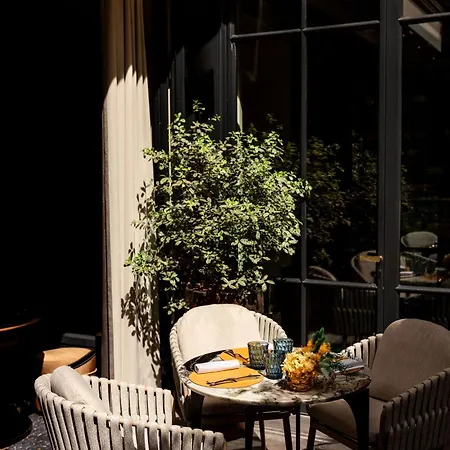 Le Burgundy Hotel