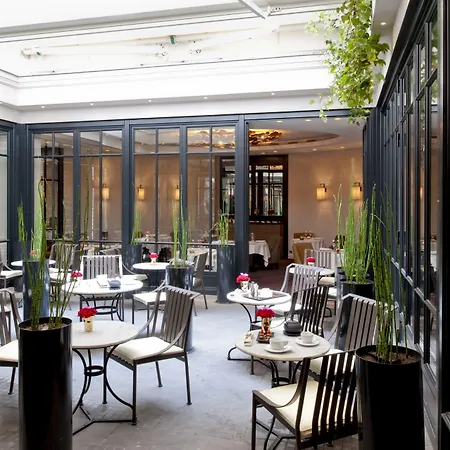 Otel Le Burgundy 5*
