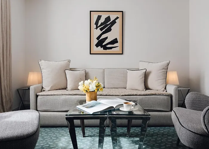 Otel Le Burgundy 5*