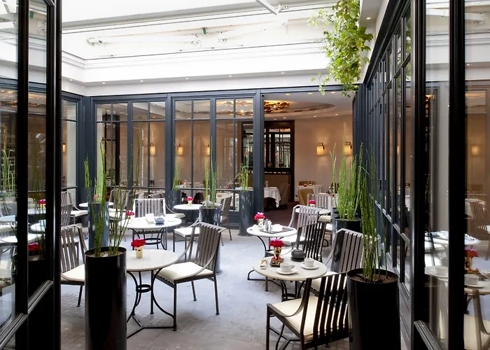 Otel Le Burgundy 5*